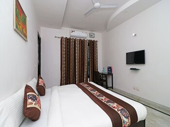 Oyo 11533 Hotel Green View Guestroom