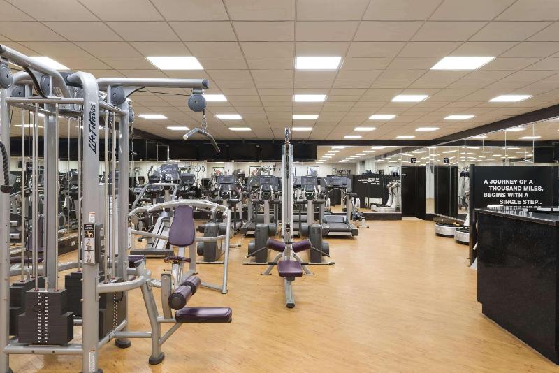 Ramada Resort Cwrt Bleddyn Hotel & Spa (رامادا ریزورت كورت بلدین هتل و اسپا) Sports and Entertainment