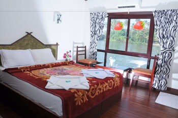 Cosy Houseboats Living Area