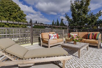 6 Luxurious 6br Seattle Home Sundeck