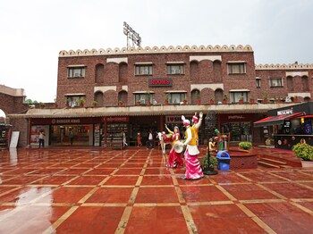 Oyo 16565 Karnal Haveli Featured Image