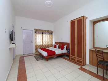 Oyo 15022 Snow Point Inn Guestroom