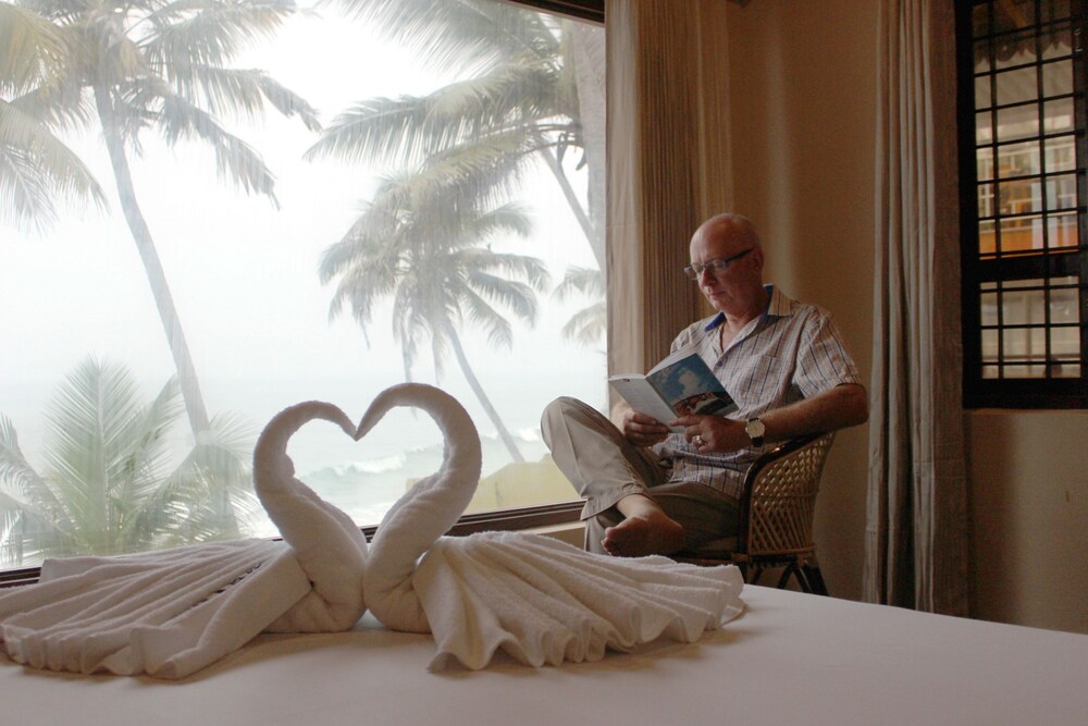 Black Beach Resort Guestroom