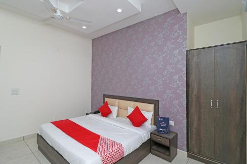 Oyo 12472 Hotel Galaxy 