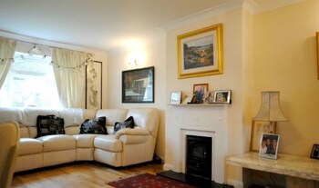 Annies Cottage Emsworth 400255 Featured Image