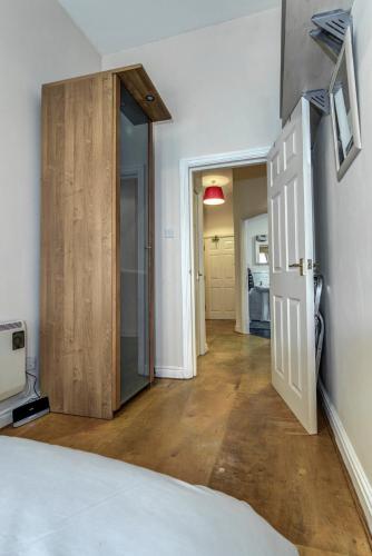 Bright Spacious 2br Central Manchester Flat For 4 