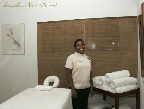 Victoria Falls Safari Suites 