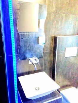 Arciuolo B&b Bathroom Sink