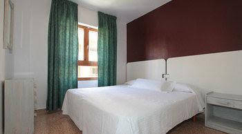 Hostal Y Apartamentos Ripoll 