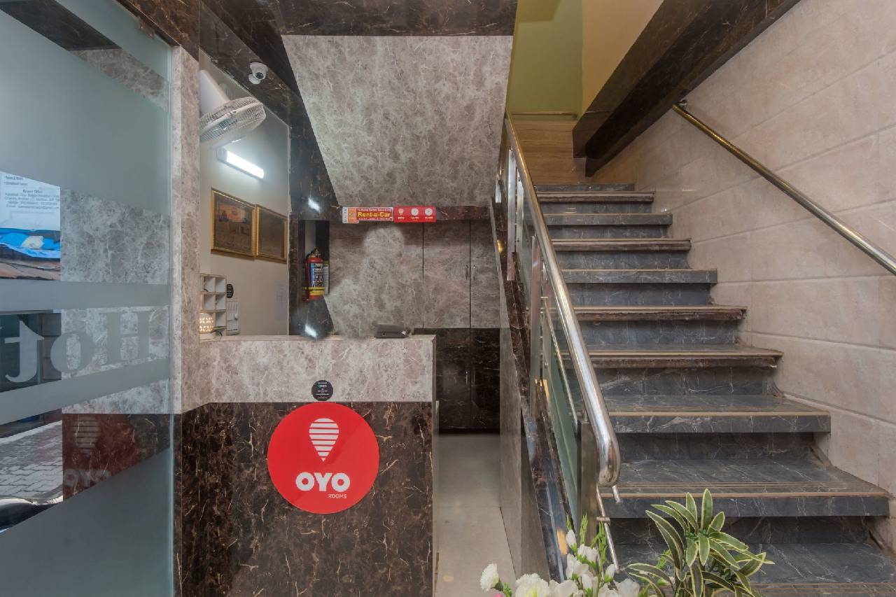 Oyo 8678 Hotel Golden Nest 