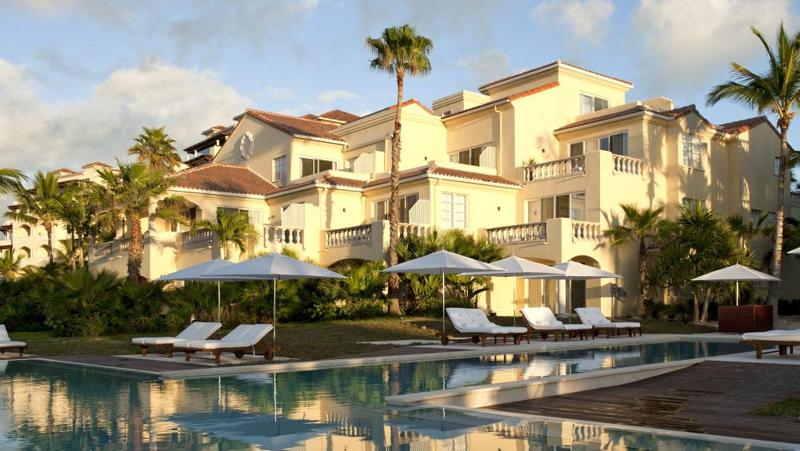 Grace Bay Club General view