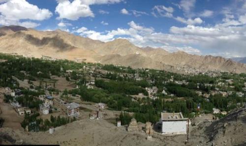 Hotel Khasdan 