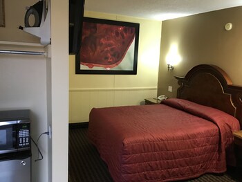 A Fisher's Inn Motel Guestroom