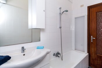 Prestige Superior Splitted Flat Bathroom