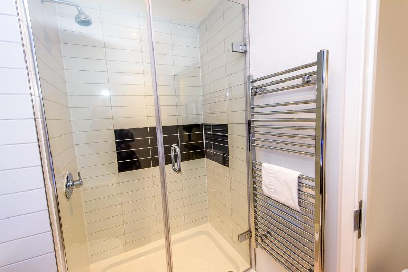 Approved Serviced Apartments Skyline Room