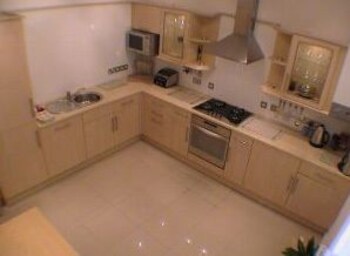 Earle House Serviced Apartments In-Room Kitchen