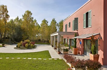 Hotel Santa Coloma Del Camino Hotel Front
