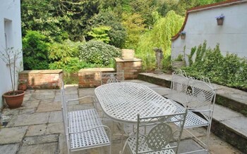 Toll House Emsworth 37078 Terrace/Patio