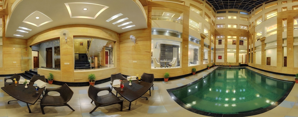 Hotel Chirag Terrace/Patio