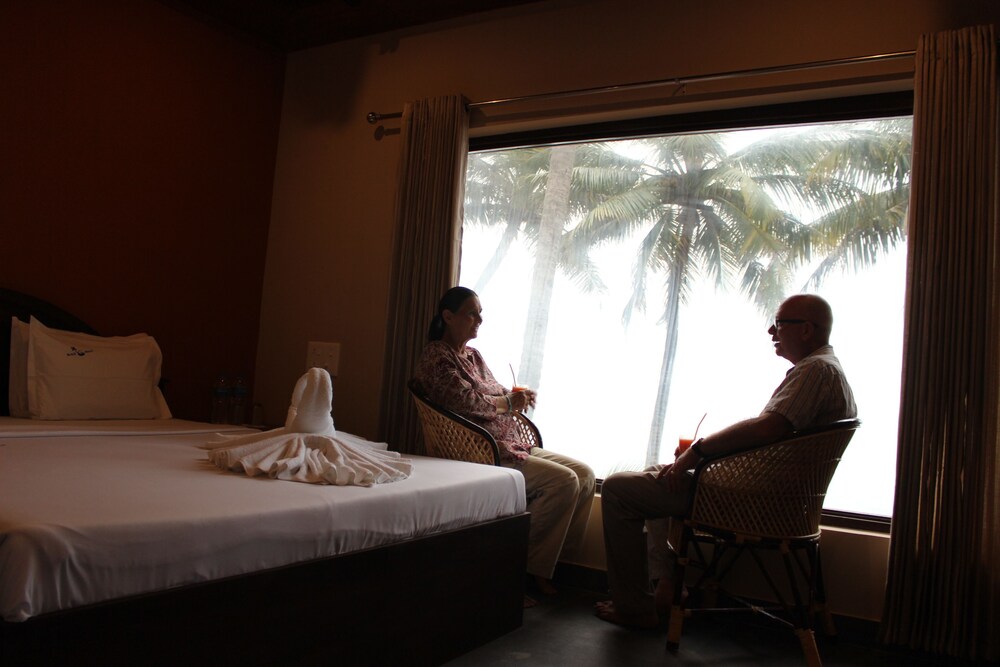 Black Beach Resort Guestroom