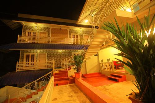 Oyo 4867 Royal Homes 