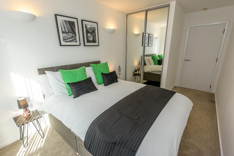 Approved Serviced Apartments Skyline Room