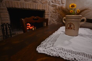 Robur Marsorum (روبور مارسوروم) Fireplace