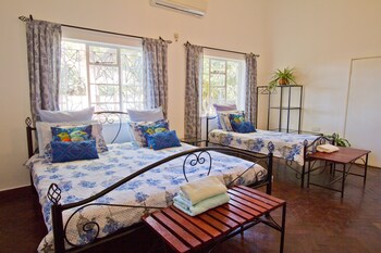 Mose Street Apartments Guestroom