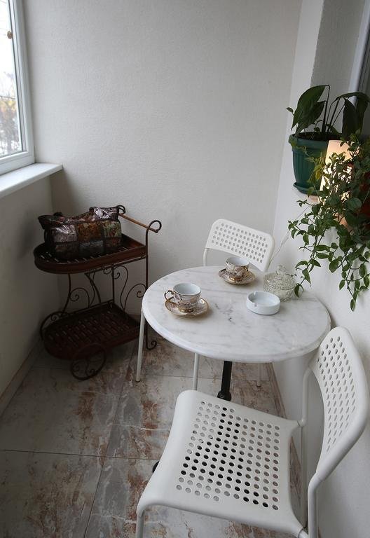 Ognian Apartments 