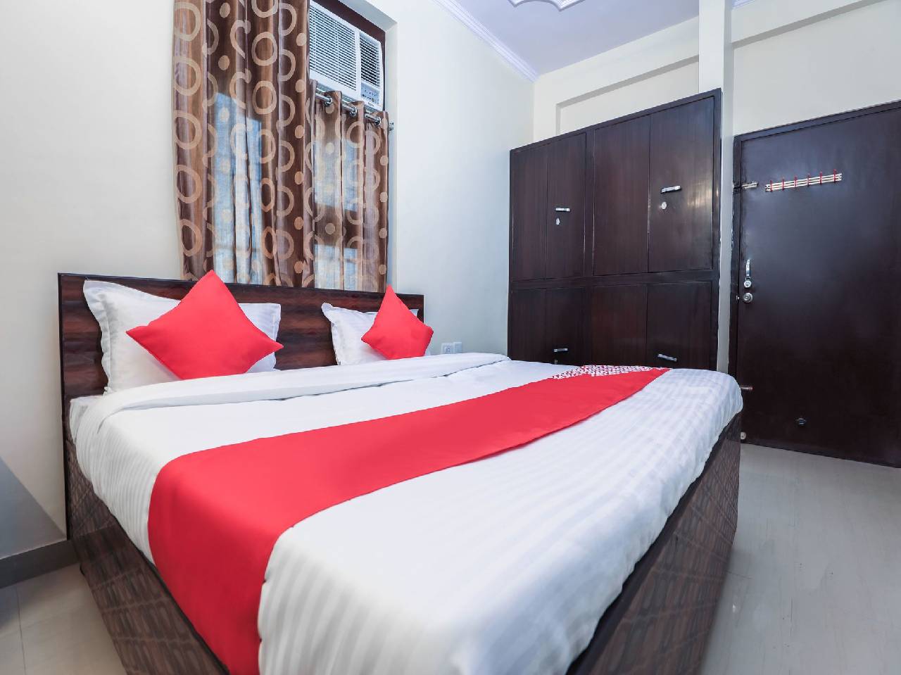 Oyo 14911 New Airport Residency 