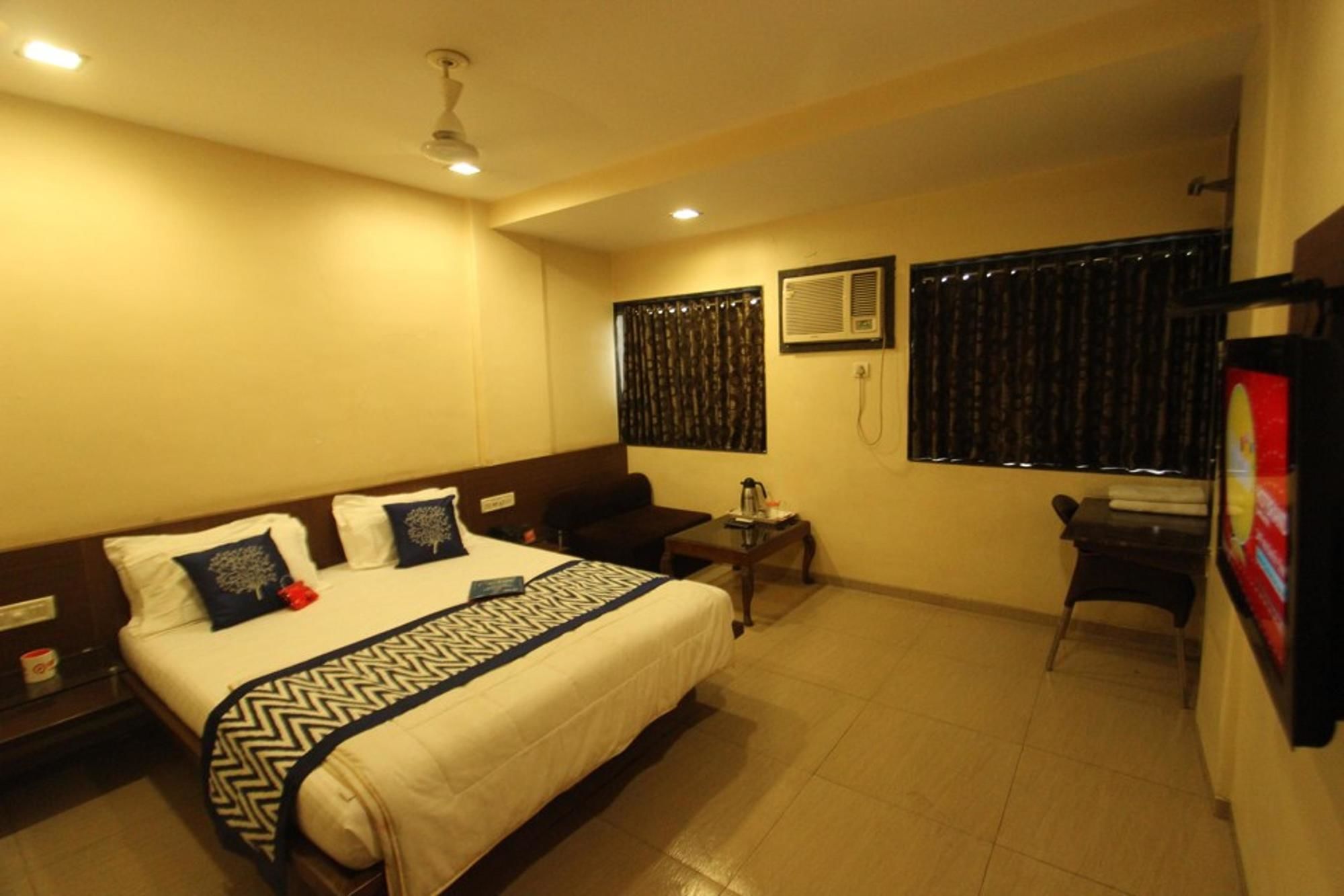 Oyo Rooms Lal Darwaja Road 