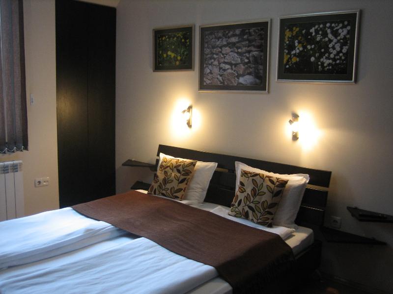 Alexander Business Apartments Room