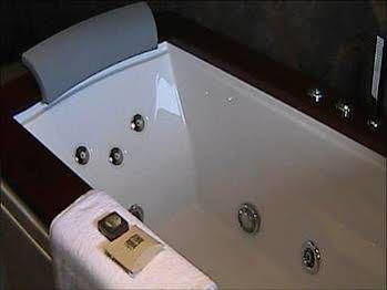 Eight Reedbuck Hotel 