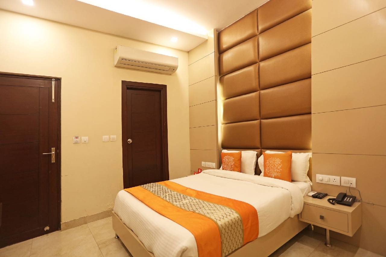 Oyo 5614 Hotel Rolex Inn 