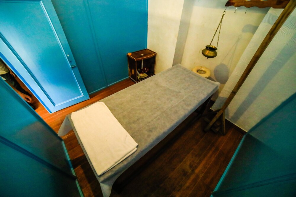 New Bhandari Swiss Cottage Treatment Room