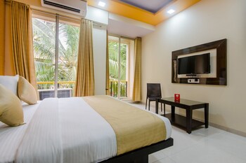 Oyo 9326 Om Sai Residency Guestroom