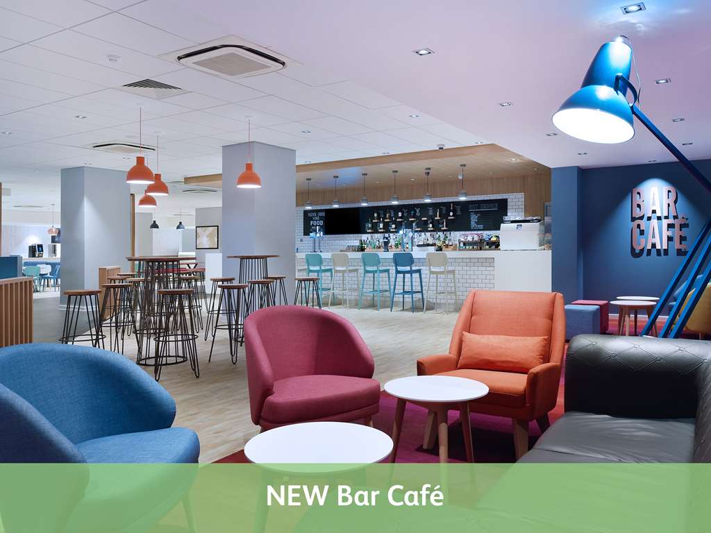 Travelodge Gatwick Airport Central Bar Cafe