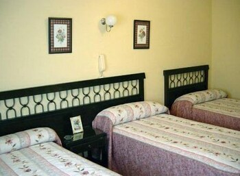 Hostal Restaurante Torremar Guestroom