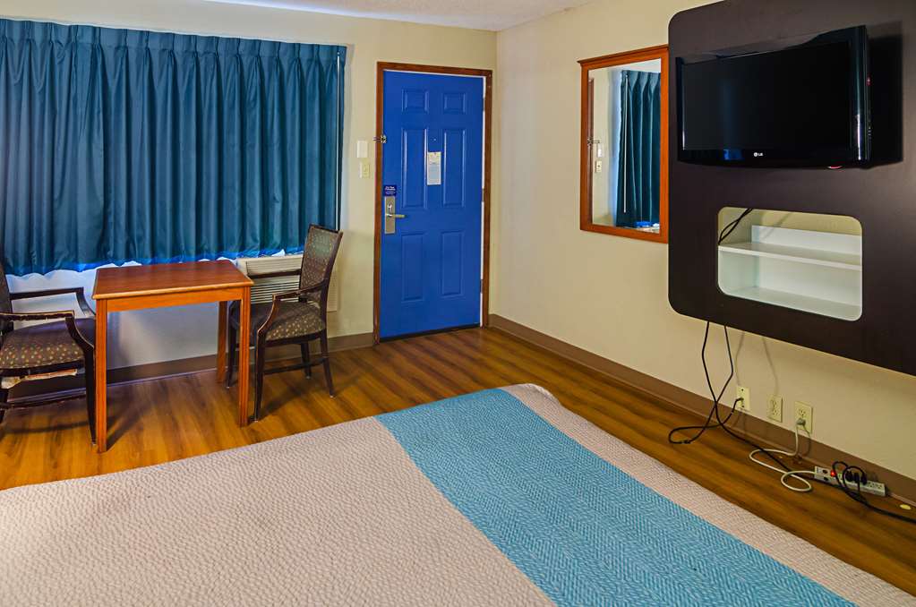 Motel 6 Portland Downtown Convention Center single