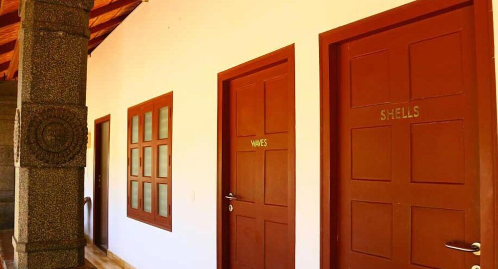 Baywatch Beach Resort Guestroom
