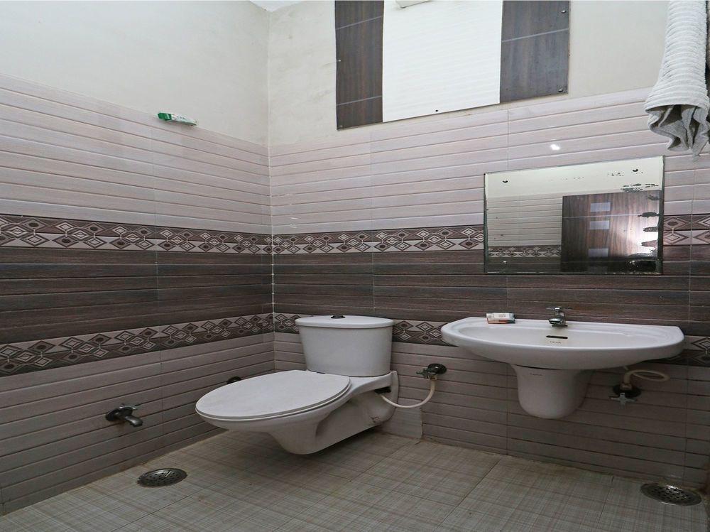 Oyo 7885 Hotel Myraa 