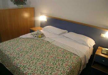Byron Hotel 