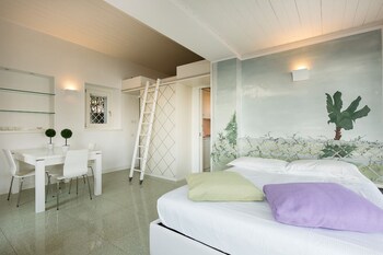 Impero House Rent Maison Du Lac Guestroom
