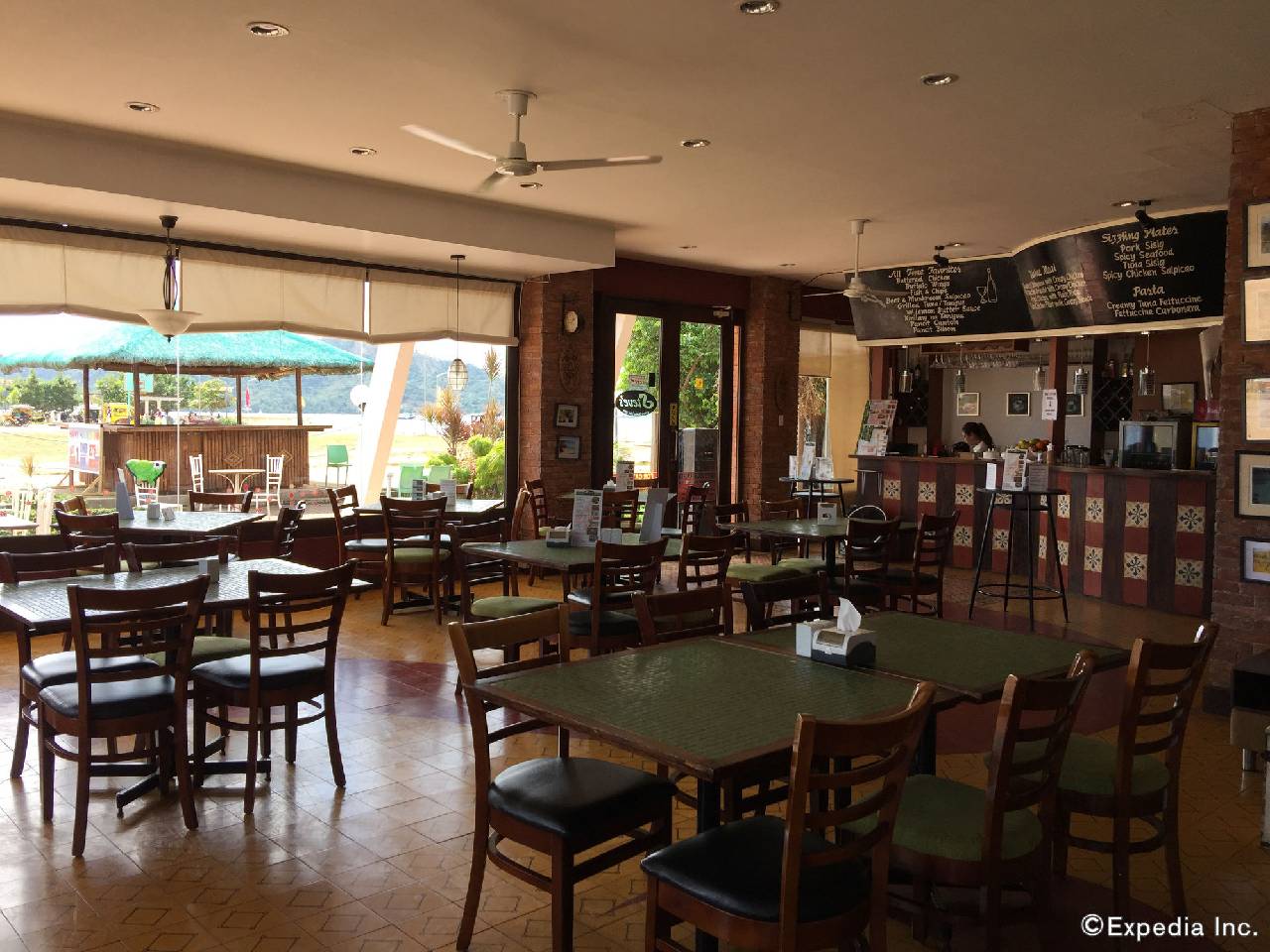 Coron Gateway Hotel & Suites (كورون گاتوی هتل و سوئیتس) 
