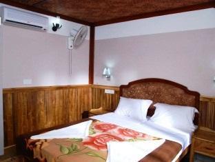Pournami Houseboats 