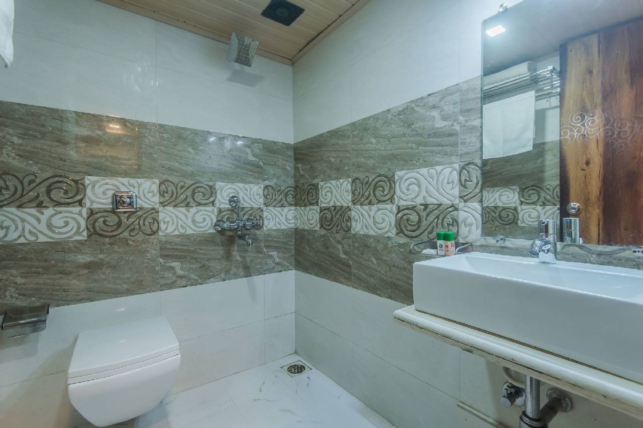 Oyo 9983 Hotel Golden Park 