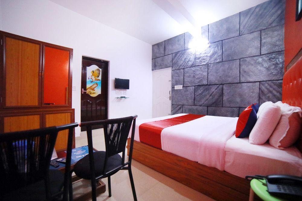 Oyo 8653 Achus Inn 