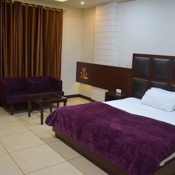 Hotel Ashish Continental Guestroom