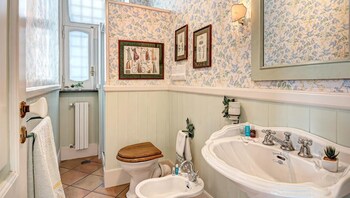 Villa Romano Bathroom