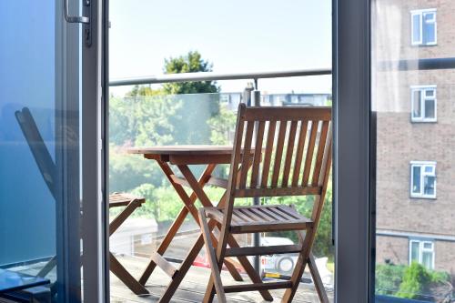 2br In Putney With Parking (۲بر این پوتنی با پاركینگ) 
